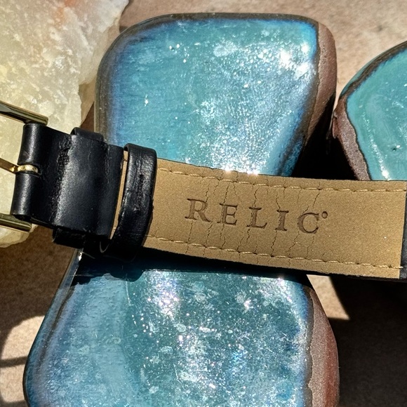 An EXCLUSIVE TINKER BELL Disney Auctions Limited Edition 100 Relic “TINK” Watch - Picture 9 of 12